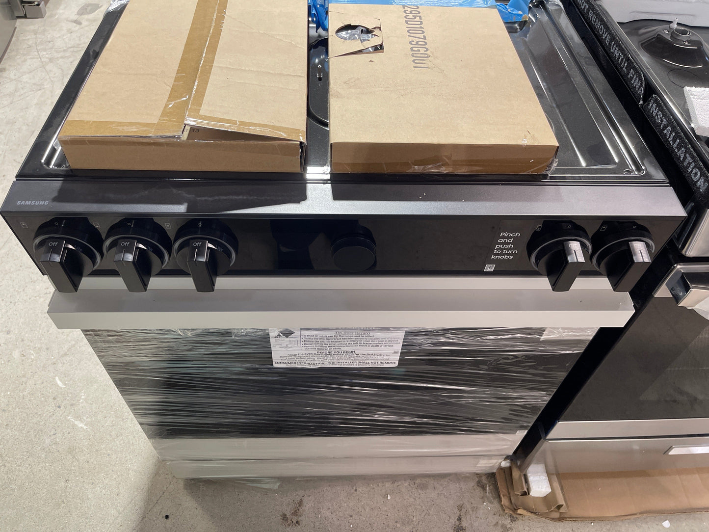 Samsung Bespoke NSG6DB870012AA Gas Range, 6 cu. ft. Capacity, 30 inch Exterior Width, Self Clean, True Convection, 5 Burners, Air Fry, 23,000 BTU Highest Burner, White Glass, Griddle, Wok Ring, Temperature Probe, True European Convection