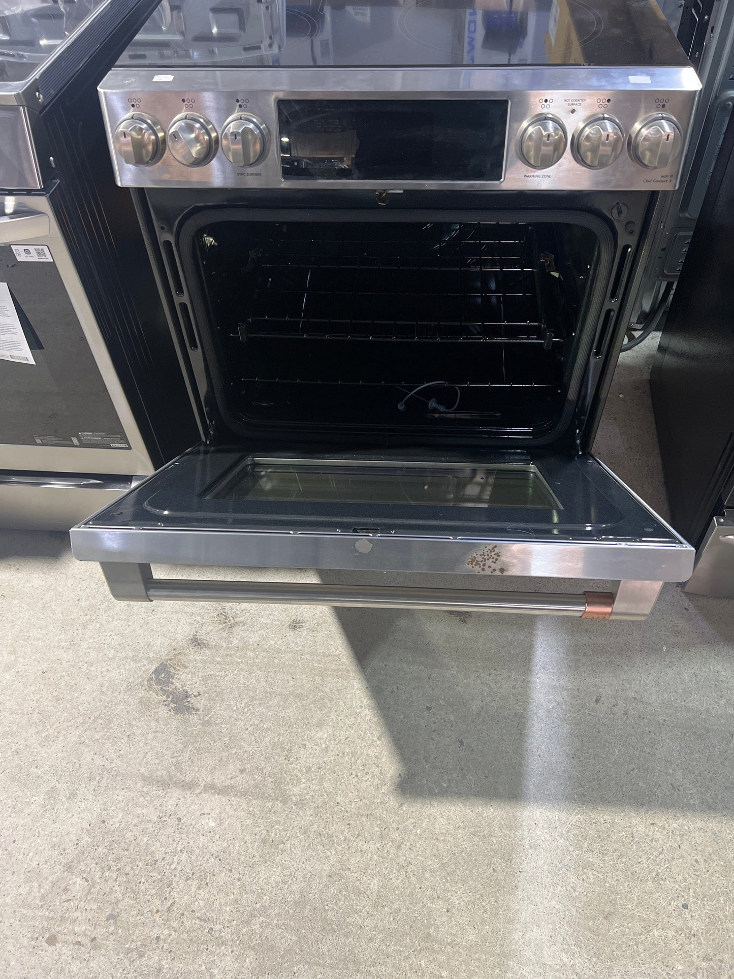 Cafe CCHS900P2MS1 Induction Range, 5.7 cu. ft. Capacity, 30 inch Exterior Width, Self Clean, True Convection, 5 Burners, Warming Drawer, Air Fry, 3,700 Watts Highest Burner Element, Stainless Steel colour Telescopic Gliding Extension Rack, True European C