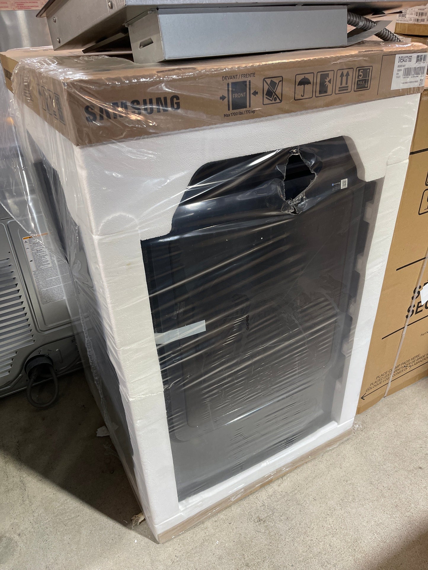 Samsung DVE54CG7550VAC Dryer, Electric Dryer, 7.4 cu. ft. Capacity, Steam Clean, Steel Drum, Wifi Enabled, Black Stainless Steel colour Pet Care