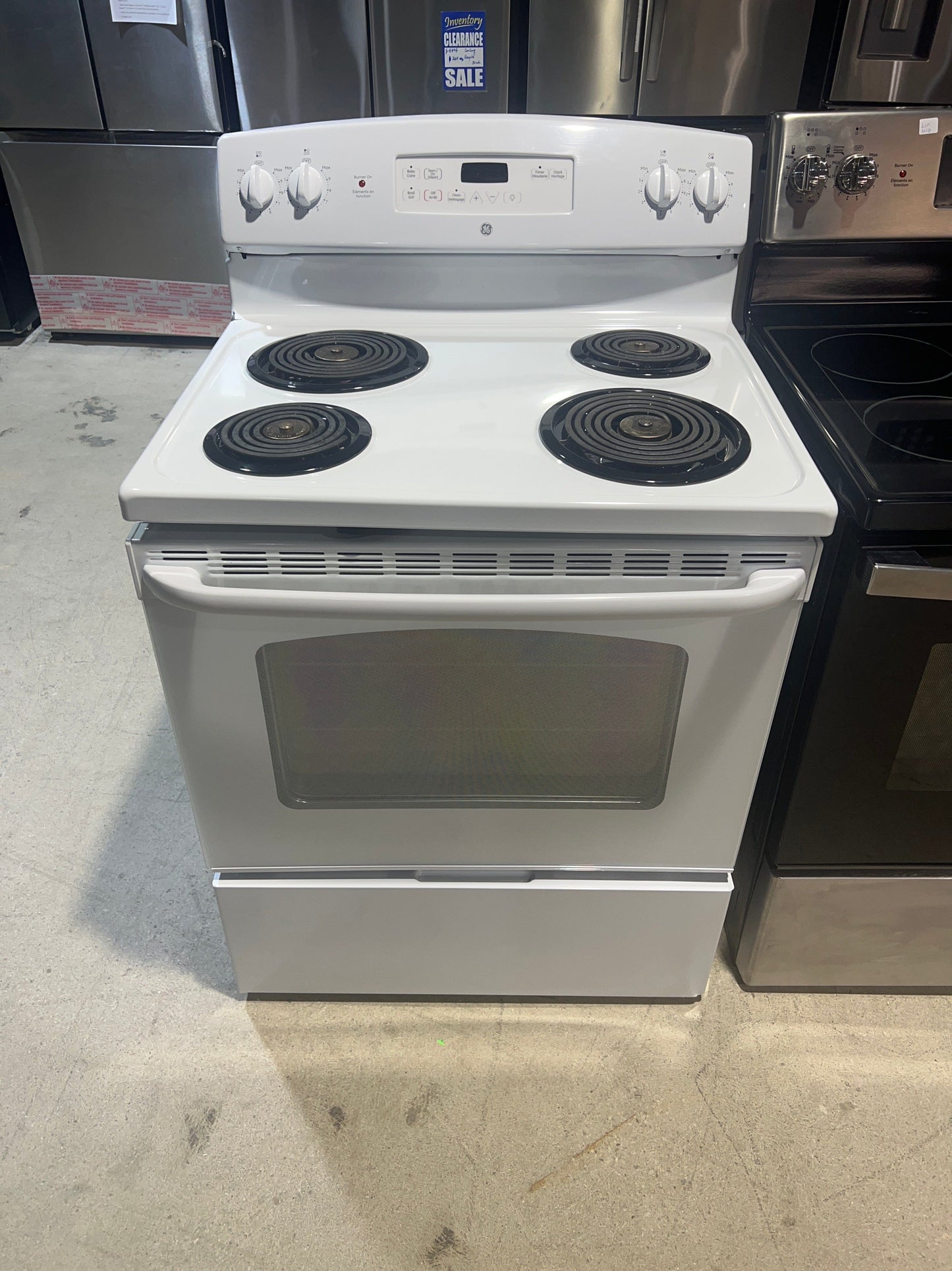 GE 30" Electric Freestanding Range with Storage Drawer White - JCBP240DMWW
