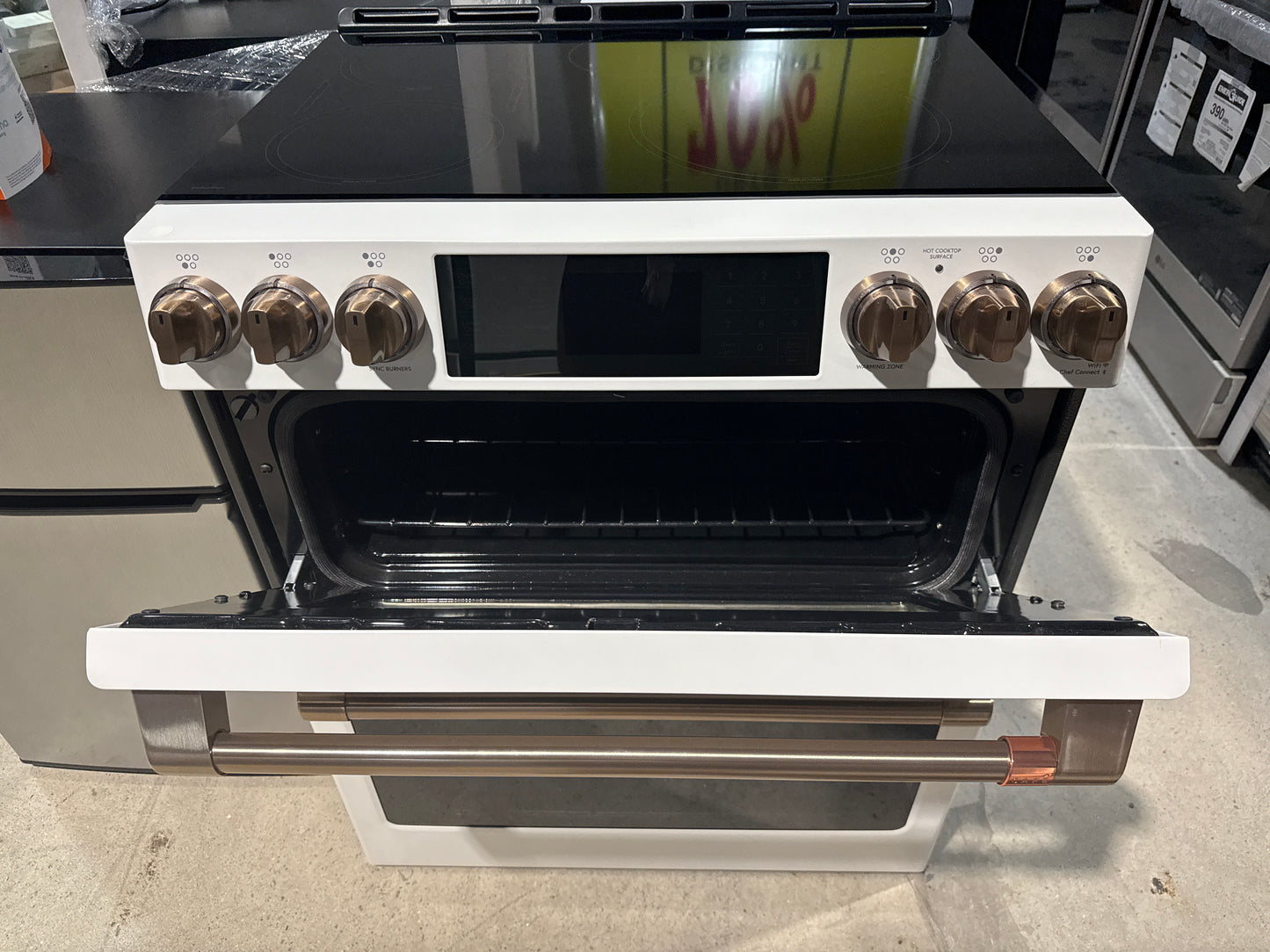 CCHS950P4MW2 / CCHS950P4M7W2 CAFÉ™ 30" Induction Range with Double Oven and No-Preheat Air Fry Matte White