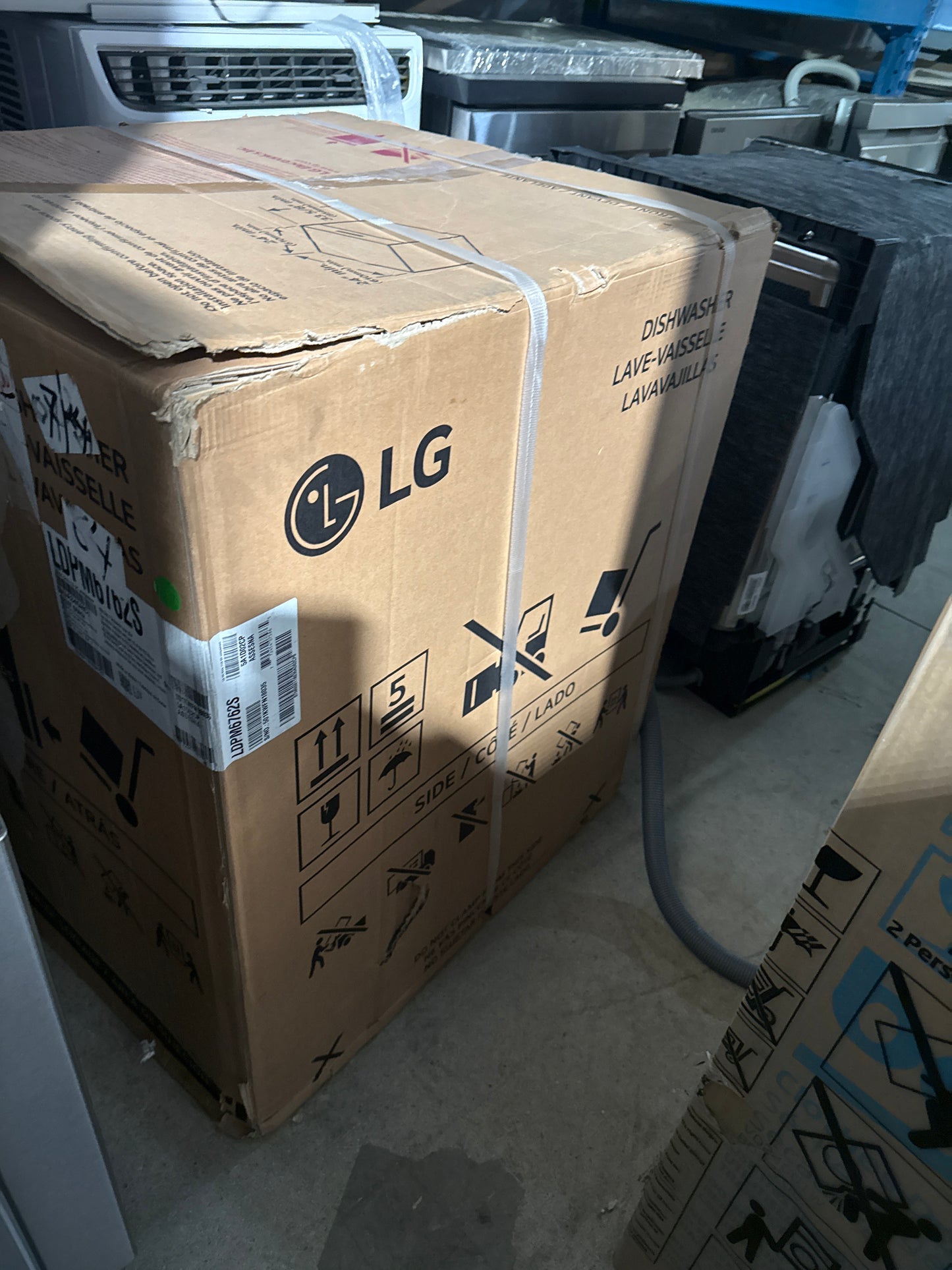 LG LDPM6762S Dishwasher, 24" Exterior Width, 44 dB Decibel Level, Stainless Steel (Interior), 9 Wash Cycles, 15 Capacity (Place Settings), 3 Loading Racks, Wifi Enabled, Stainless Steel colour Glide Rai