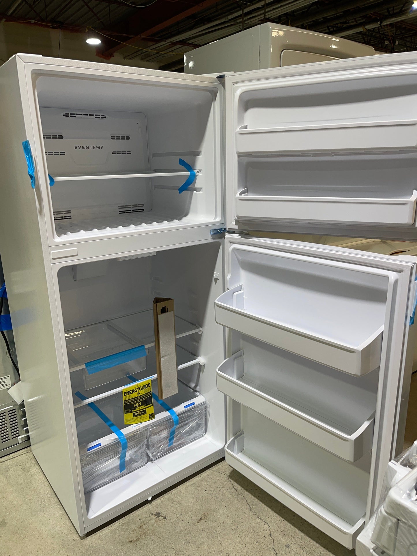 Frigidaire FRTE1835AW Top Freezer Refrigerator, 30 inch Width, ENERGY STAR Certified, 18.2 cu. ft. Capacity, White colour