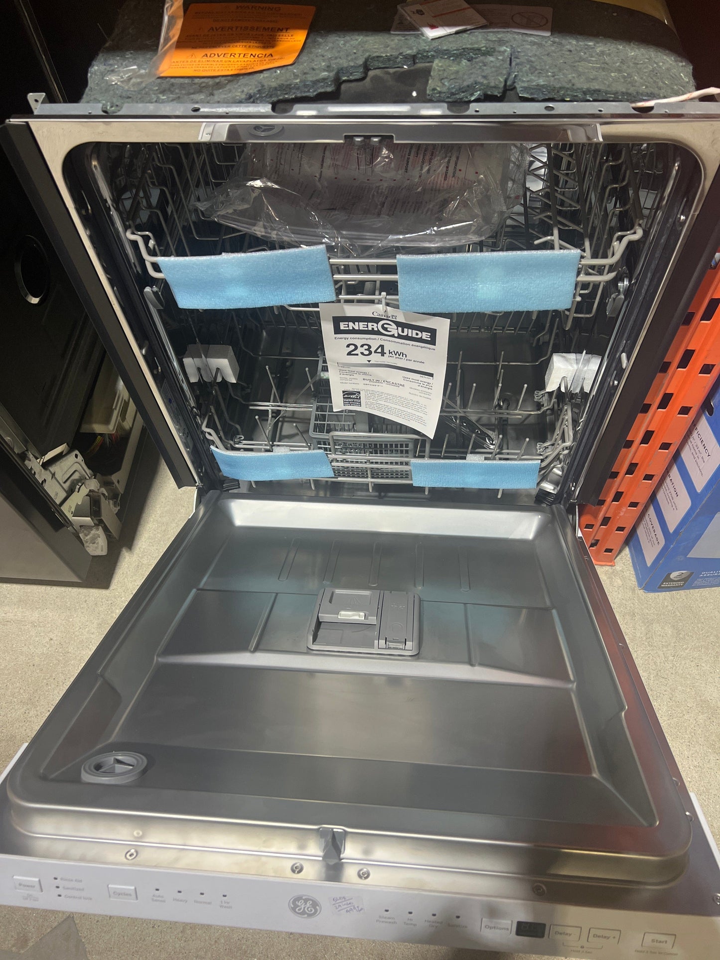 GE GBP534SGPWW Dishwasher, 24" Exterior Width, 52 dB Decibel Level, Fully Integrated, Stainless Steel (Interior), 4 Wash Cycles, White