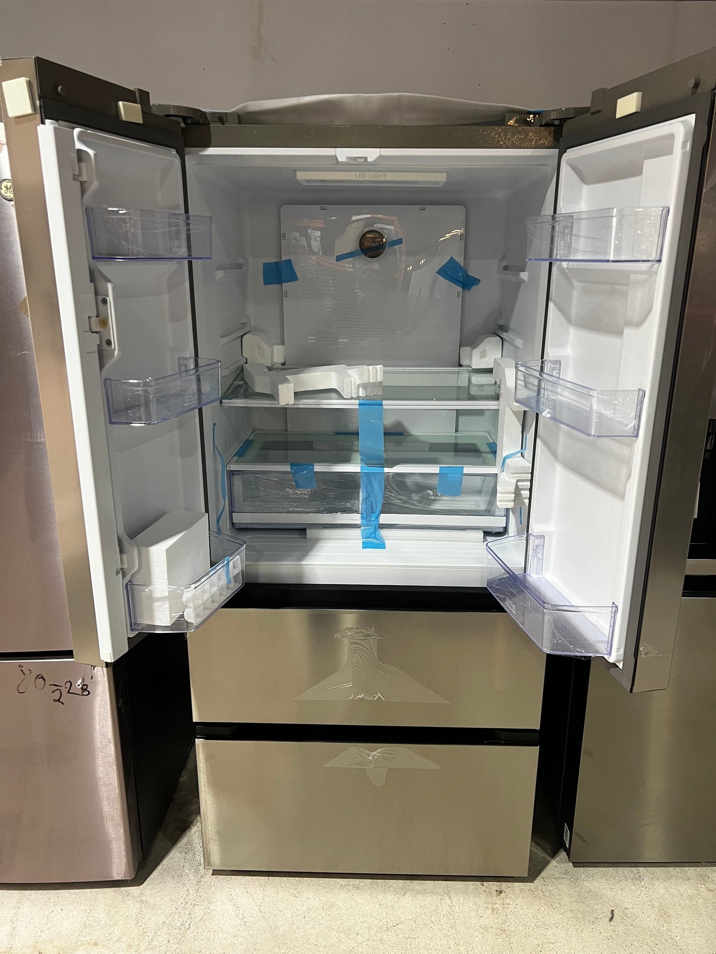 Hamilton Beach, 17.9 Cu. Ft. French Door Refrigerator, Electronic Digital Temperature, Platinum HZ4051