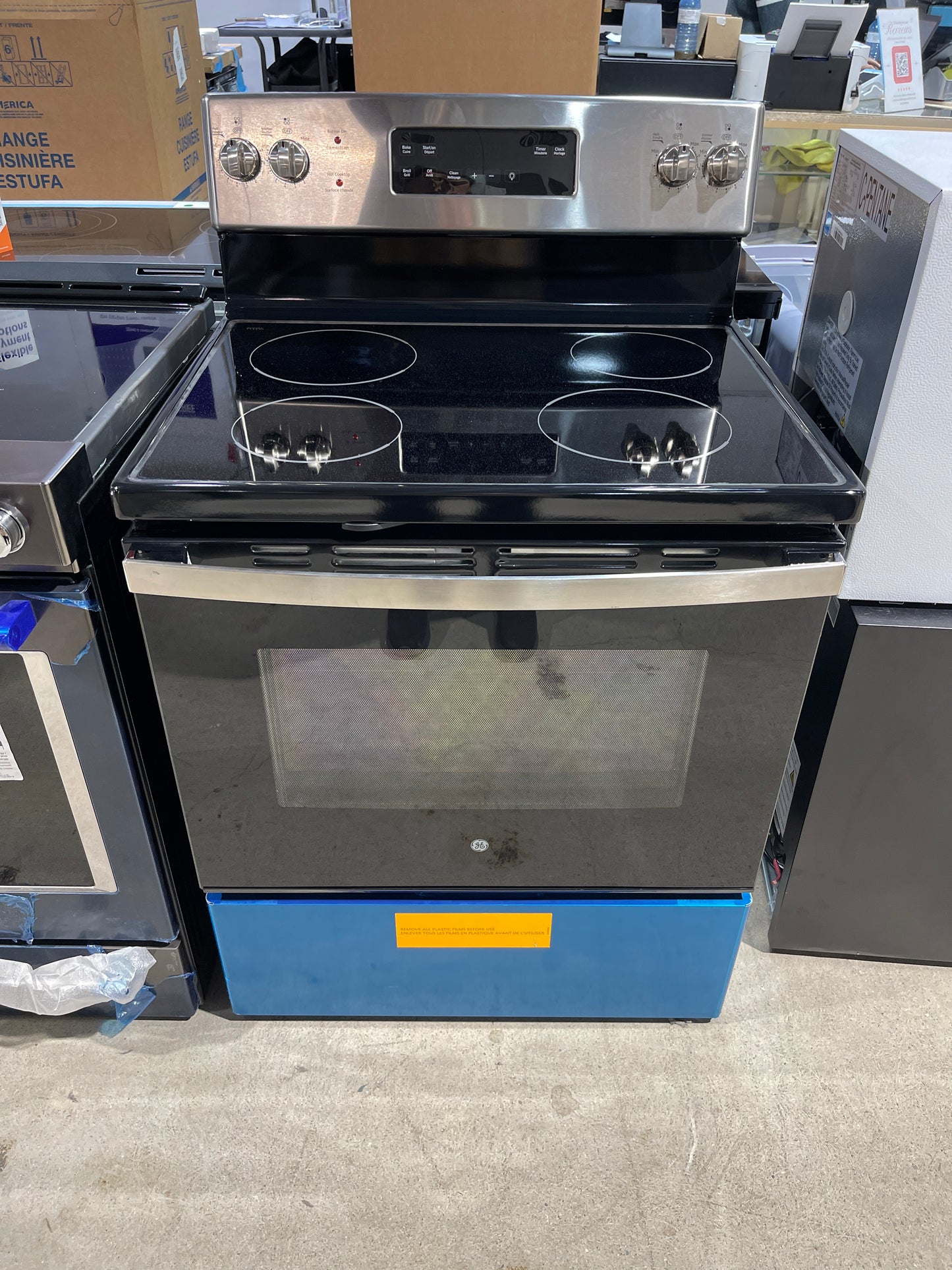 JCB635STSS ELECTRIC FS RANGE 30" GE STAI GE 30" Stainless Steel Freestanding Electric Range Model #: JCB635SKSS