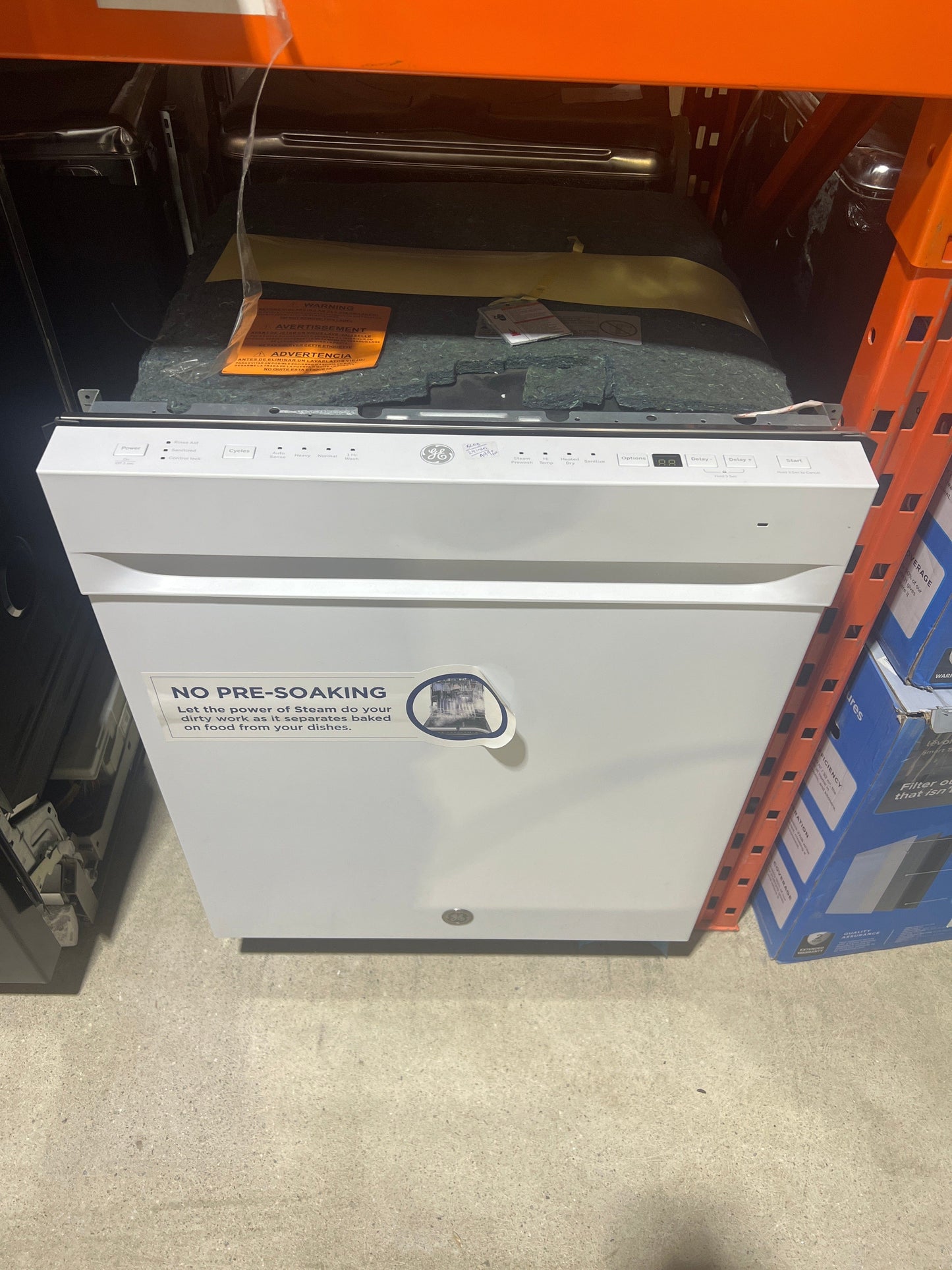 GE GBP534SGPWW Dishwasher, 24" Exterior Width, 52 dB Decibel Level, Fully Integrated, Stainless Steel (Interior), 4 Wash Cycles, White