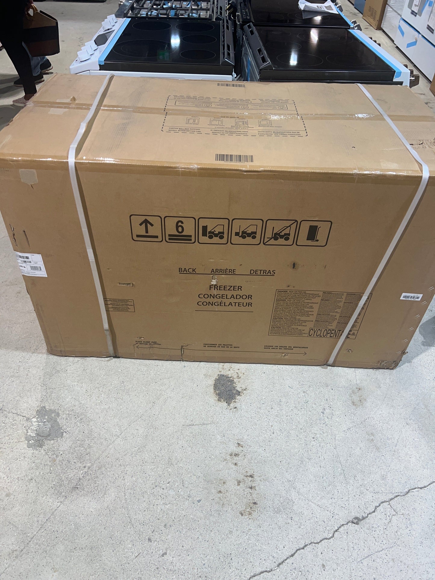 Frigidaire FFCL1542AW Chest Freezer, 55 3/4" Width, 14.8 cu. ft. Capacity, Manual, Interior Light (Freezer), White colour