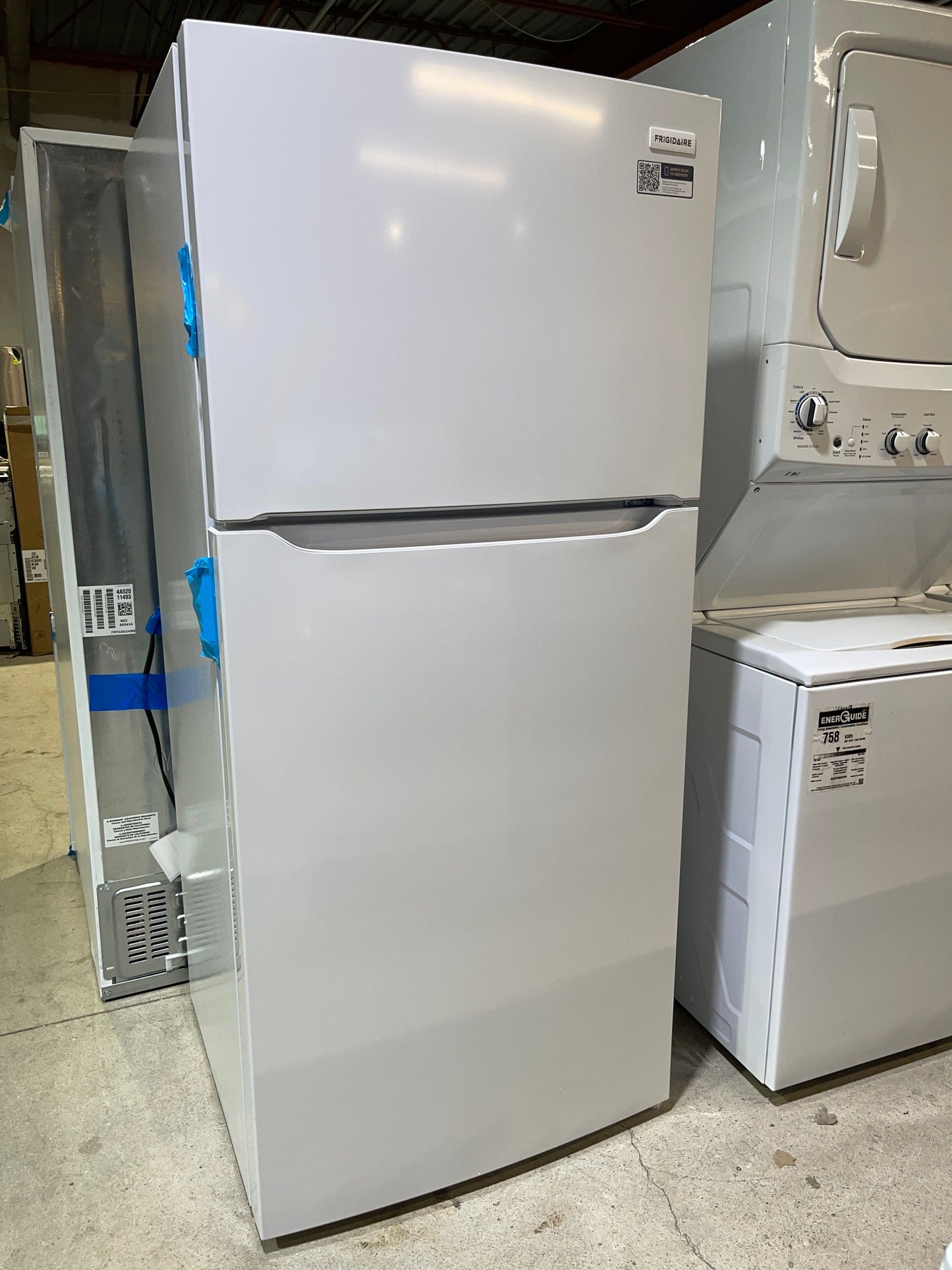 Frigidaire FRTE1835AW Top Freezer Refrigerator, 30 inch Width, ENERGY STAR Certified, 18.2 cu. ft. Capacity, White colour