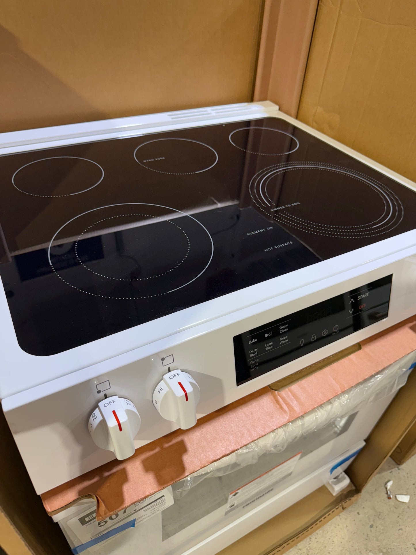 Frigidaire FCFE306CAW Electric Range, 5 cu. ft. Capacity, 30 inch Exterior Width, 5 Burners, Storage Drawer, 3,200 Watts Highest Burner Element, White colour