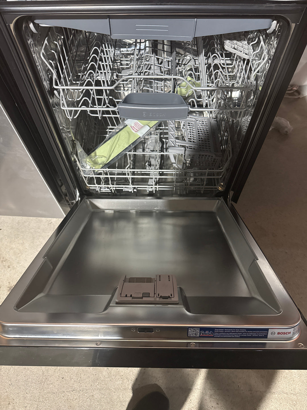 Bosch 300 Series SHE53C86N Dishwasher, 24 inch Exterior Width, 46 dB Decibel Level, Full Console, Stainless Steel (Interior), 8 Wash Cycles, 16 Capacity , Wifi Enabled, Black color