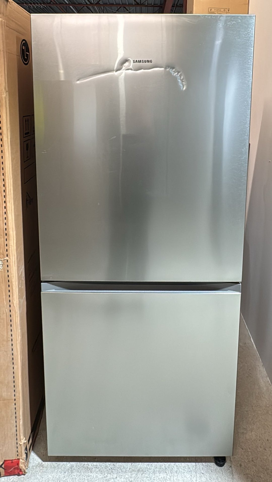 Samsung RB16DG6000SLAA Bottom Freezer Counter Depth Refrigerator, 30 inch Width, Counter Depth, ENERGY STAR Certified, 16.2 cu. ft. Capacity, Stainless Look colour, SpaceMax™