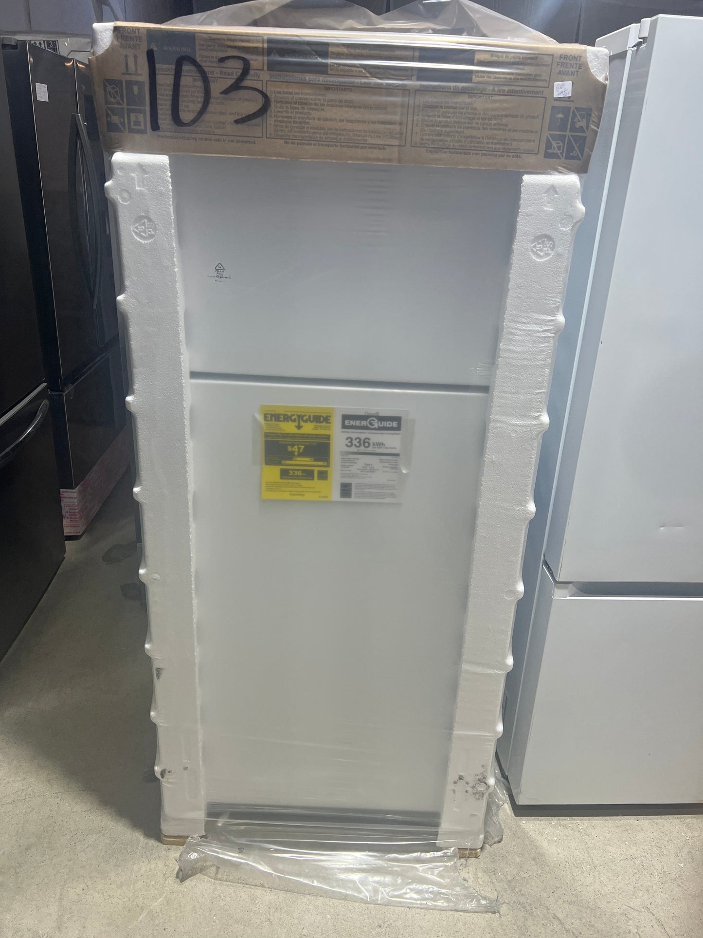 Whirlpool WRT134TFDW Top Mount Refrigerator, 28" Width, 14.6 cu. ft. Capacity, Optional Ice Maker (Special Order), Interior Light (Refrigerator), White colour
