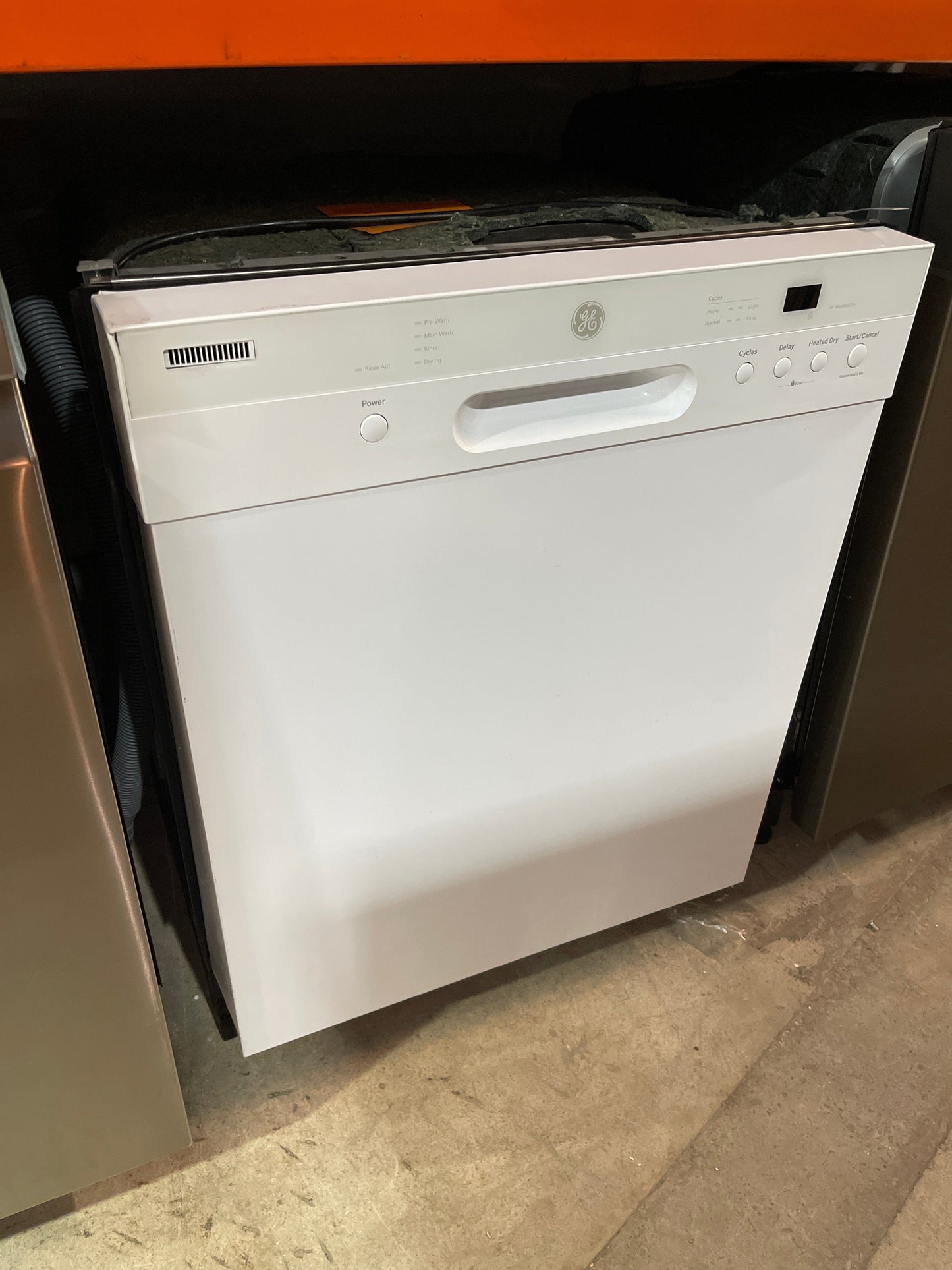 GBF410SGPWW GE 24" Built-In Dishwasher, 3 Wash Cycles, Front Control, White