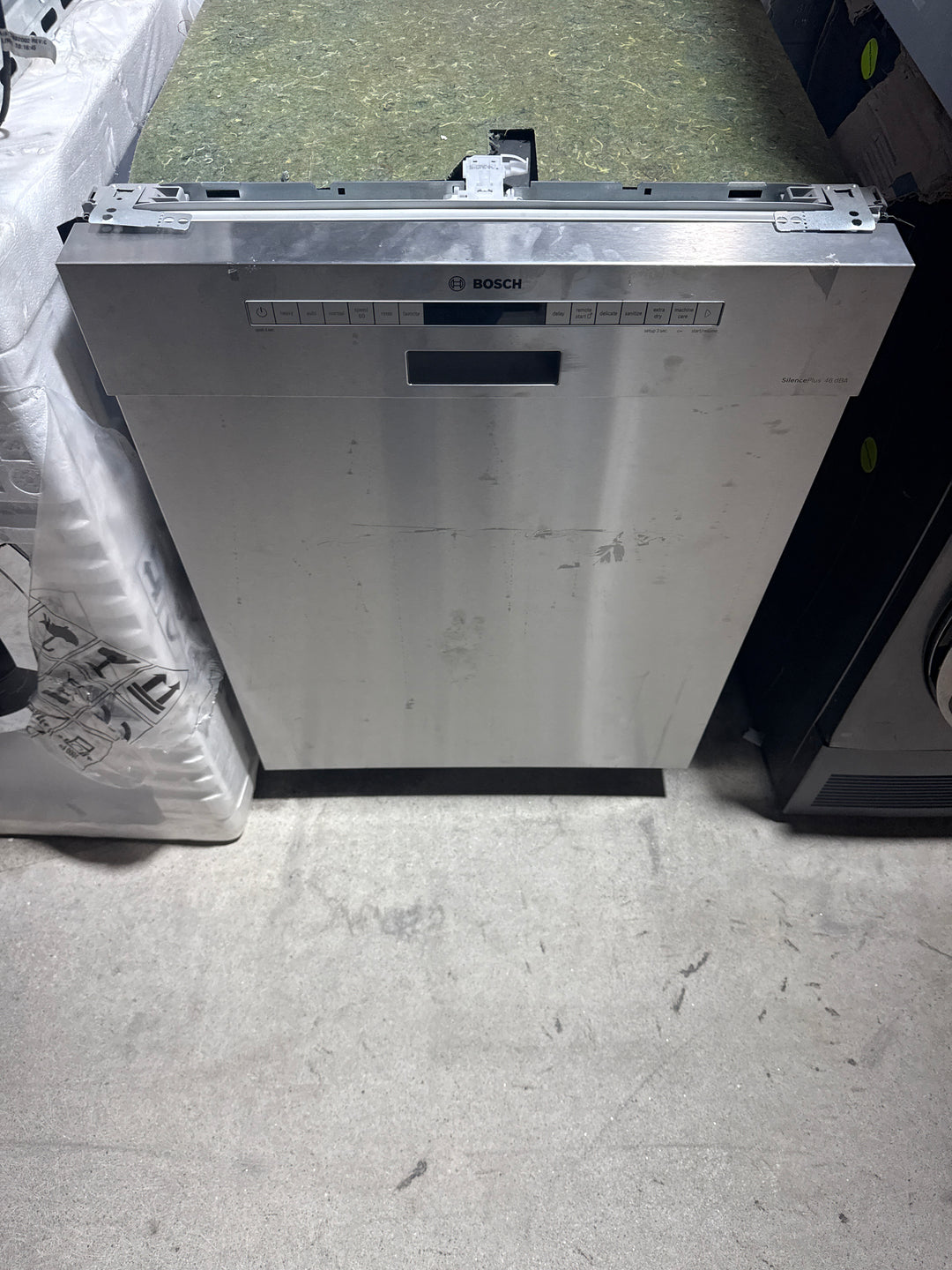 Bosch 300 Series SHE53B75UC Dishwasher, 24"