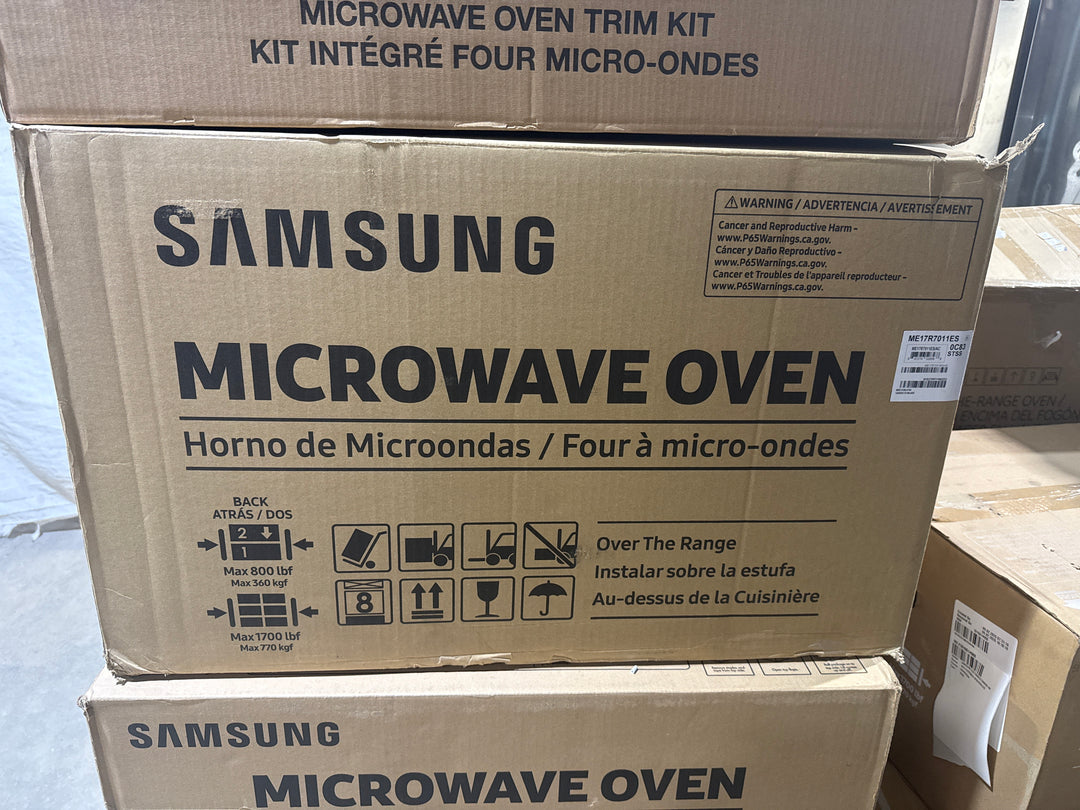 Samsung ME17R7011ES - ME17R7011ES/AC Over the Range Microwave, 30 inch Exterior Width, 1.7 cu. ft. Capacity, 300 CFM, 1,000 W Watts, Halogen , Stainless Steel colour