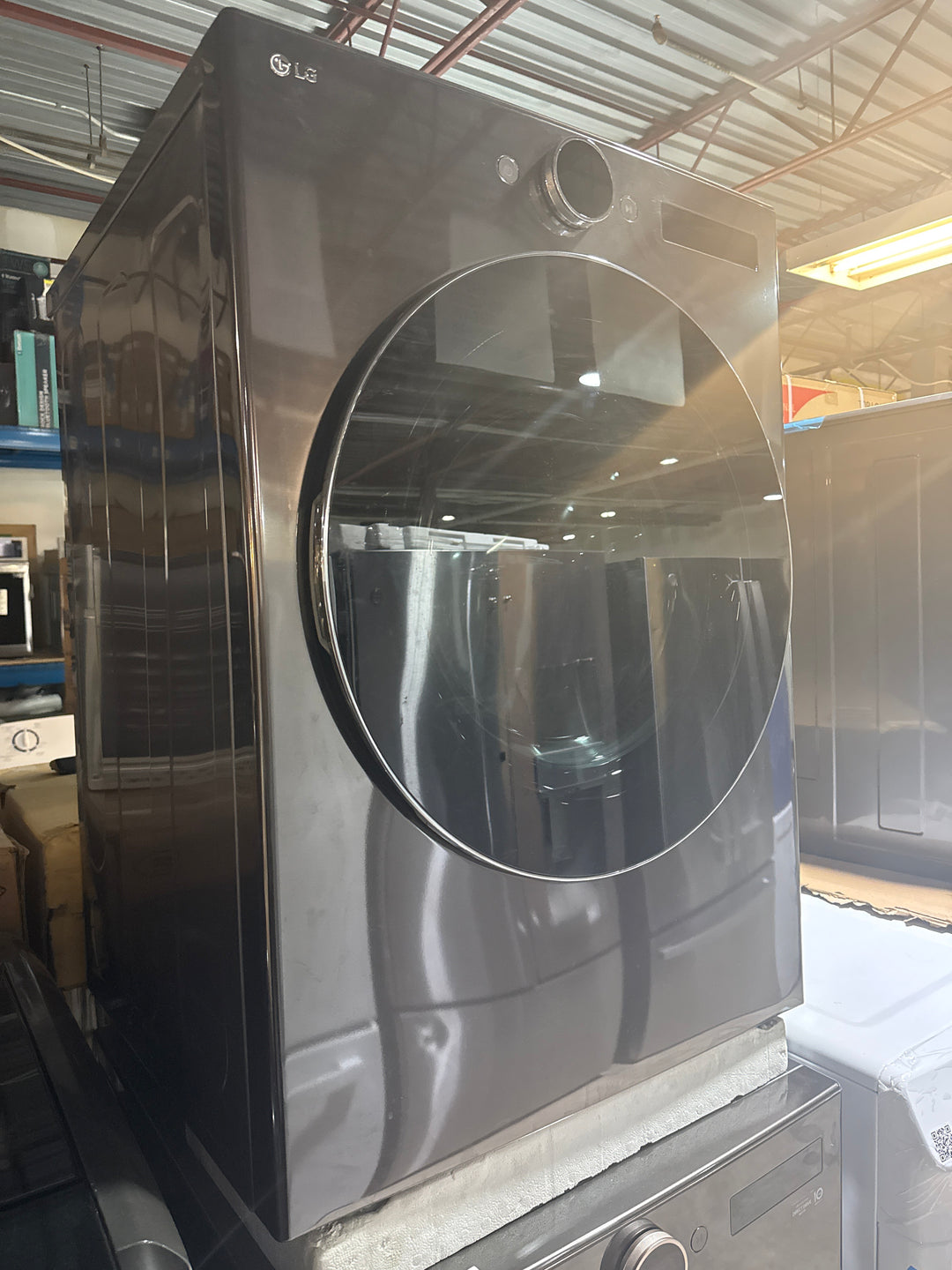 LG DLEX6700B Dryer, 27" Width, Electric Dryer, 7.4 cu. ft. Capacity, Steam Clean, 23 Dry Cycles, 5 Temperature Settings, Stackable, Wifi Enabled, Black Stainless Steel colour