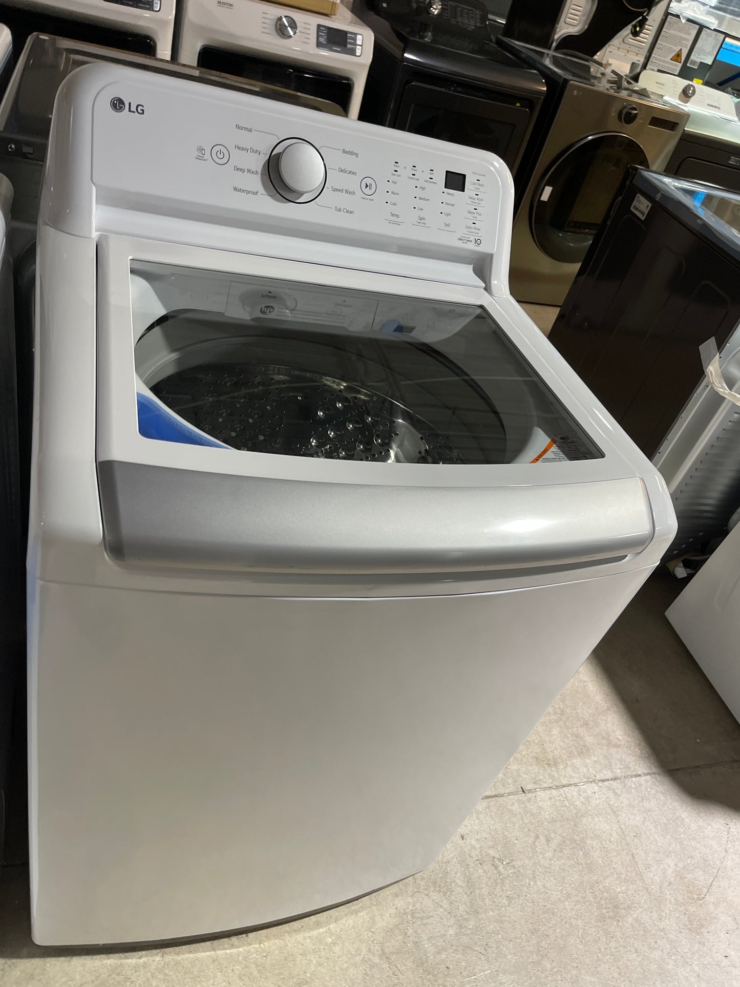 LG (WT7150CW) Top Load Washer, 27" Width, ENERGY STAR Certified, 5.8 cu. ft. Capacity, 8 Wash Cycles, 800 RPM Washer Spin Speed, White colour