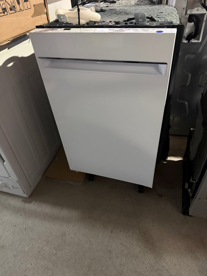 PDT145SGLWW
GE Profile PDT145SGLWW Dishwasher, 18 inch Exterior Width, 47 dB Decibel Level, Fully Integrated, Stainless Interior, 3 Wash Cycles, 8 Capacity (Place Settings), Hard Food Disposal, 2 Loading Racks, Wifi Enabled, white