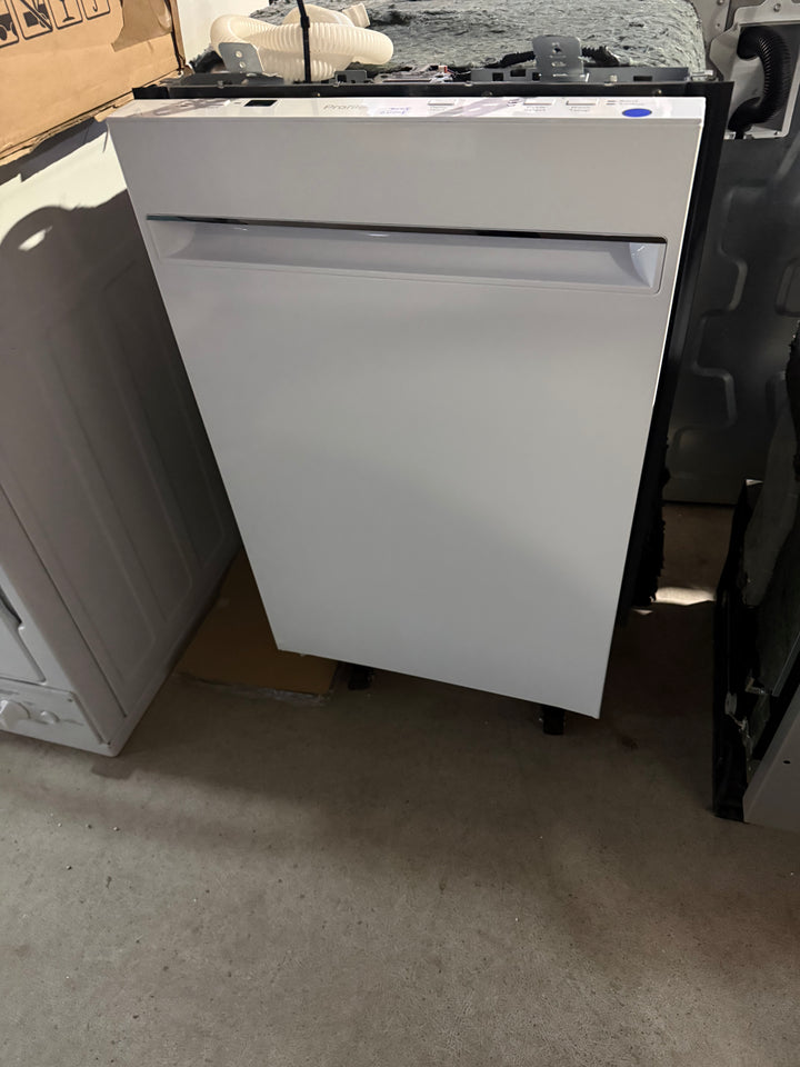 PDT145SGLWW
GE Profile PDT145SGLWW Dishwasher, 18 inch Exterior Width, 47 dB Decibel Level, Fully Integrated, Stainless Interior, 3 Wash Cycles, 8 Capacity (Place Settings), Hard Food Disposal, 2 Loading Racks, Wifi Enabled, white