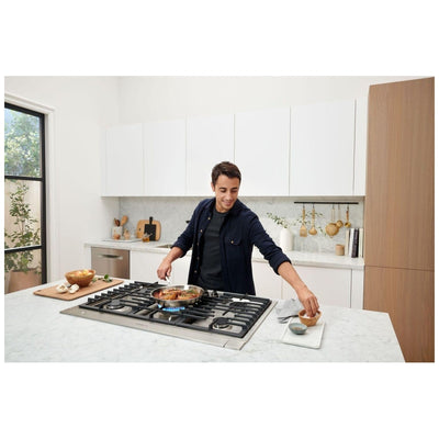 Bosch 800 Series NGM8659UC Gas Cooktop, 36 inch Exterior Width, 5 Burners, 17,000 BTU Highest Burner, Stainless Steel colour