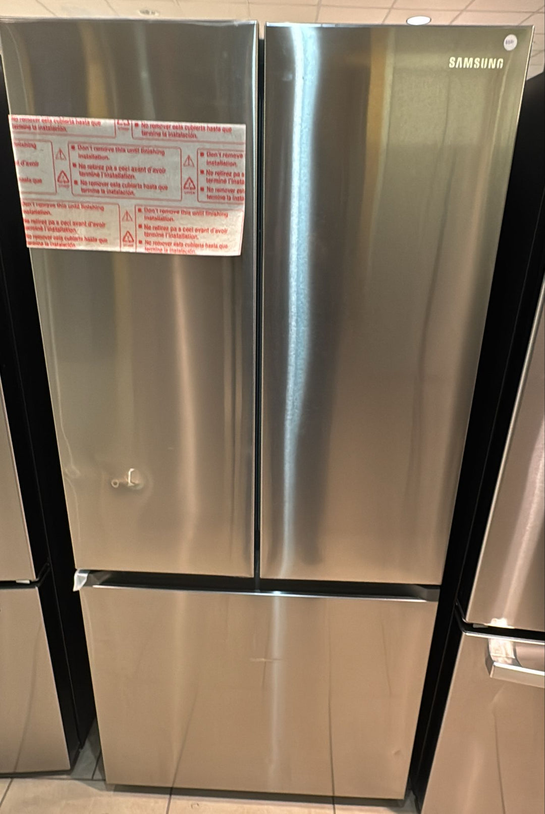 Samsung RF25C5551SR - RF25C5551SR/AA French Door Refrigerator, 33 inch Width, 24.5 cu. ft. Capacity, Water Dispenser (Interior), Ice Dispenser (Freezer Located), ENERGY STAR Certified, Stainless Steel colour Internal Beverage Center