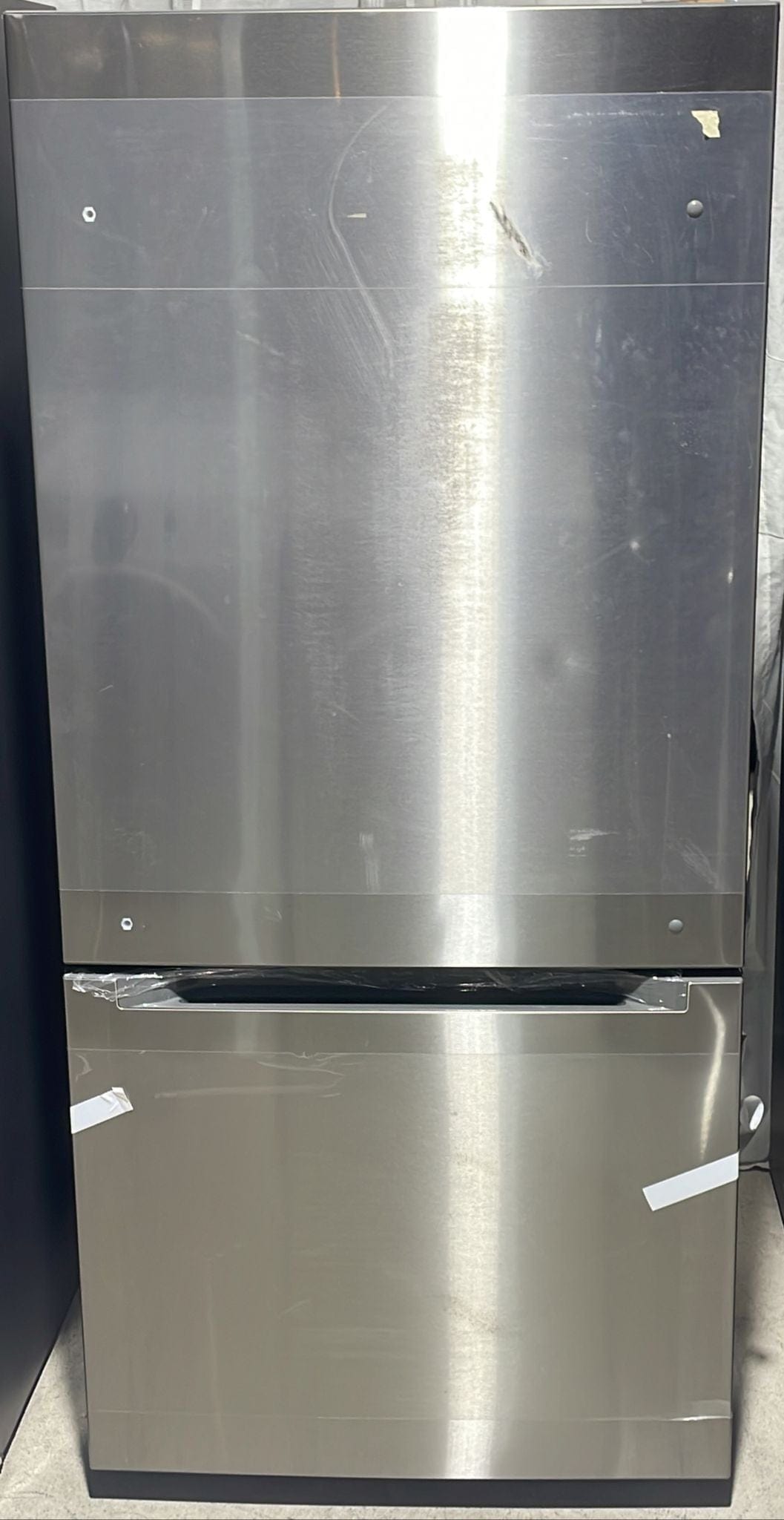 Moffat - 29.5 Inch 18.6 cu. ft Bottom Mount Refrigerator in Stainless - MBE19DSNKSS