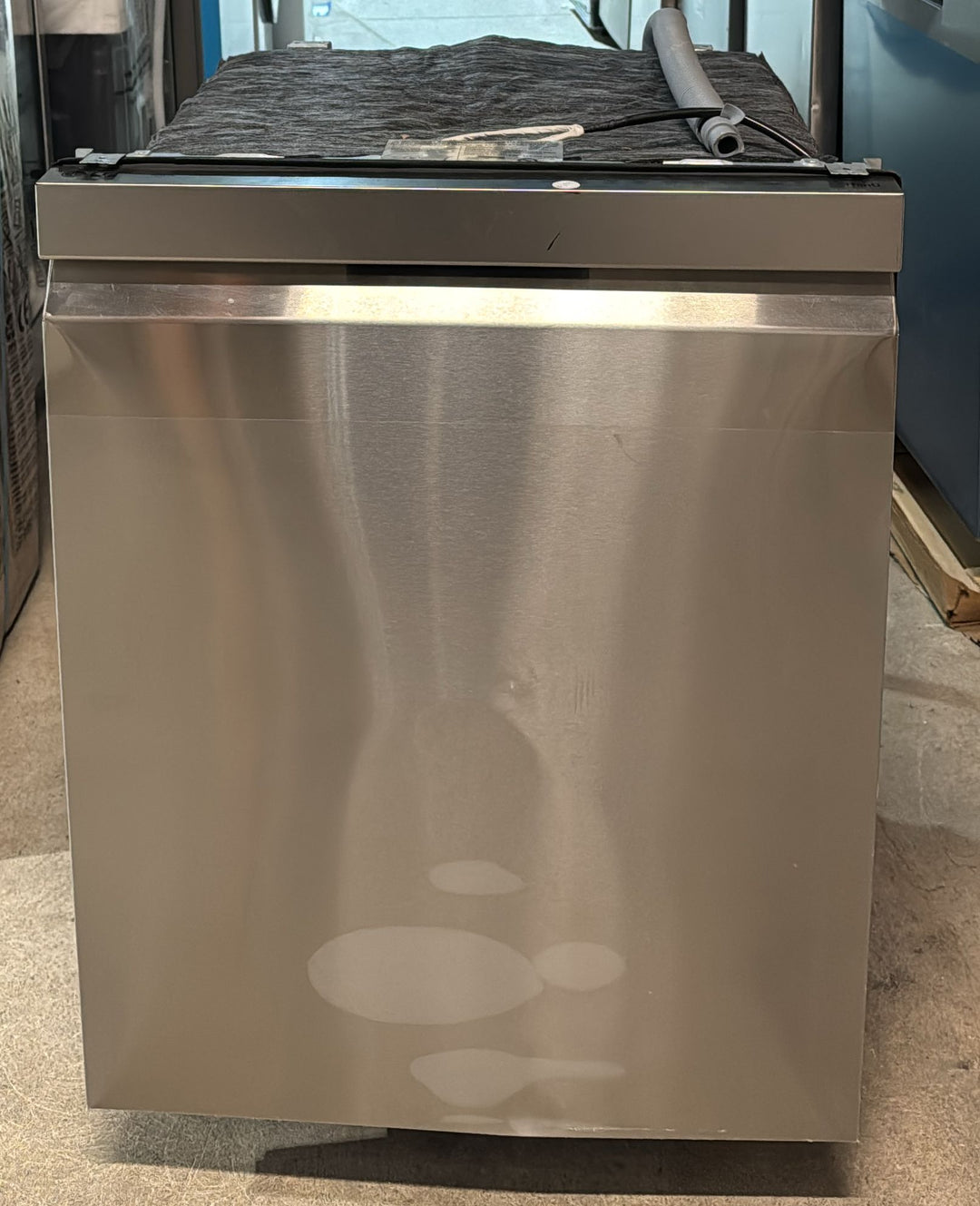 LG LDPS6762S Dishwasher, 24" Exterior Width, 44 dB Decibel Level, Fully Integrated, Stainless Steel (Interior), 10 Wash Cycles, 15 Capacity (Place Settings), 3 Loading Racks, Wifi Enabled, Stainless Steel color Glide Rail, True Steam