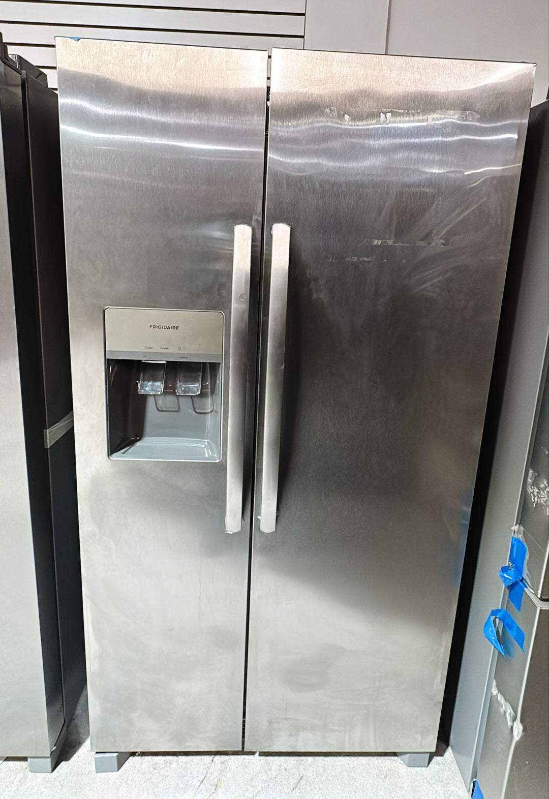 Frigidaire Side by Side Refrigerator, 36 inch Width With Water & Ice Dispenser, 25.6 cu. ft. Capacity, Stainless Steel colour FRSS2623AS