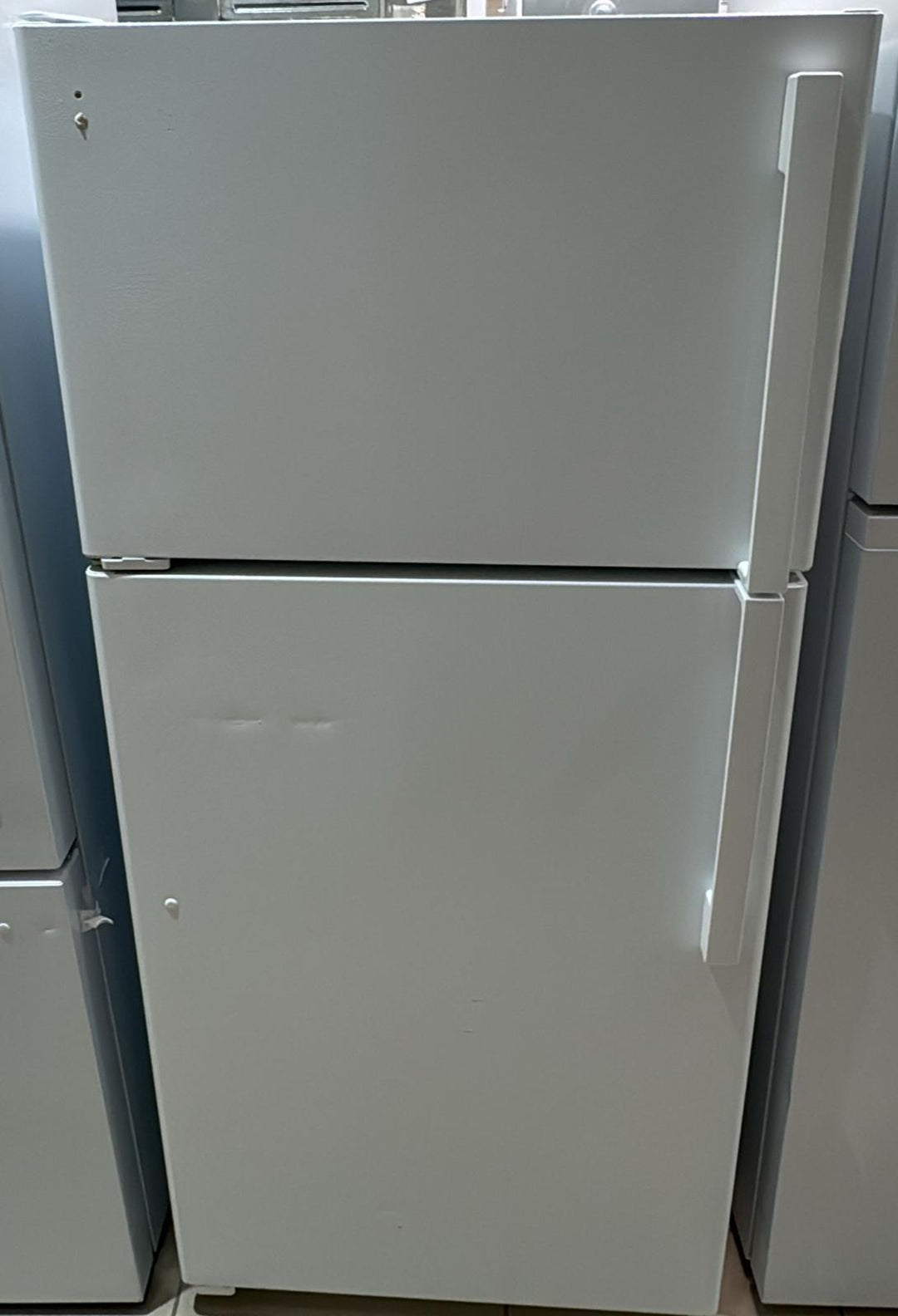 GE (GTE16DTNRWW) Top Freezer Refrigerator, 28" Width, ENERGY STAR Certified, White colour