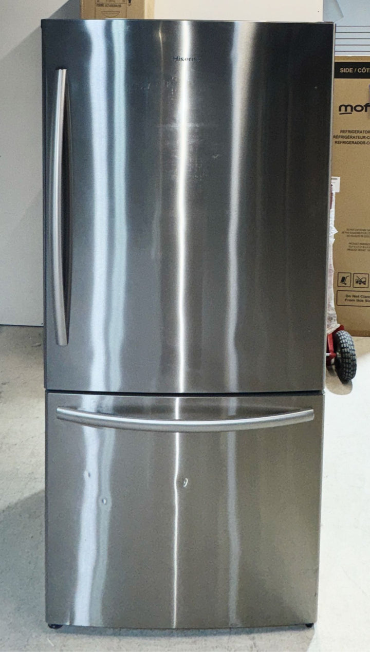 17 cu.ft. Counter-Depth Bottom Mount Refrigerator (Stainless)

Model: RB17N6DSE