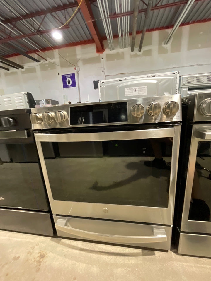 GE Profile PCGS930YPFS Gas Range, 5.6 cu. ft. Capacity, 30 inch Exterior Width, Self Clean, True Convection, 5 Burners, Storage Drawer, Air Fry, 21,000 BTU Highest Burner, Stainless Steel colour True European Convection, Self Clean Racks