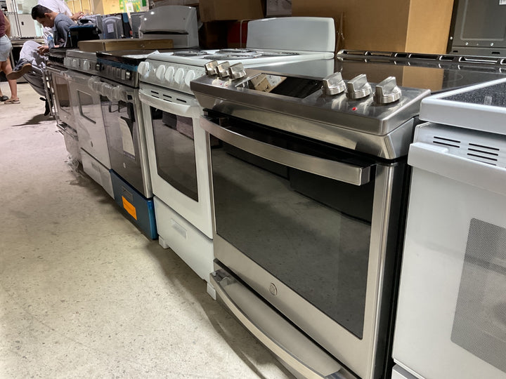 30" Exterior Width, Electric Range - PCS940YMFS
