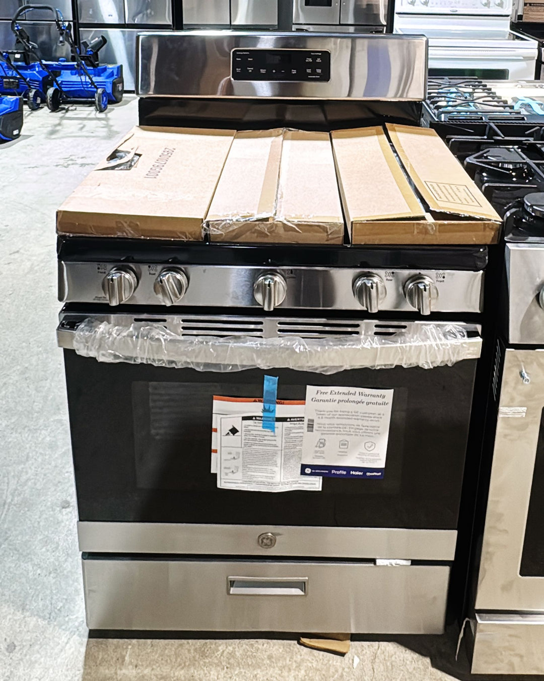 GE JCGBS66SEK7SS 30″ Gas Range with 5.0 cu. ft. Oven, 5 Burners, Broiler Drawer, 15,000 BTU Burner, Stainless Steel